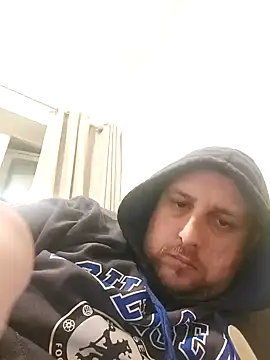 Snapshot of HE-M123 chatting on December 1, 10:37 pm HE-M123 online show from December 1, 10:37 pm