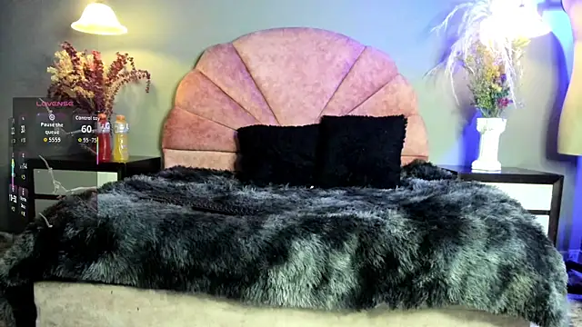 Alliemilky online show from November 12, 3:43 am