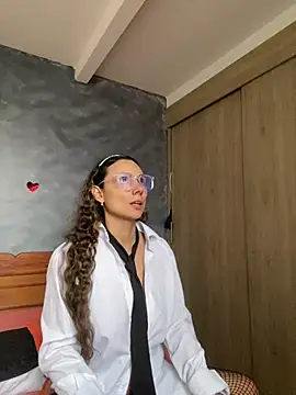 MafeeRoss online show from March 4, 7:10 pm