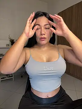 Snapshot of Abril10_ chatting on March 8, 11:07 pm Abril10 online show from March 8, 11:07 pm