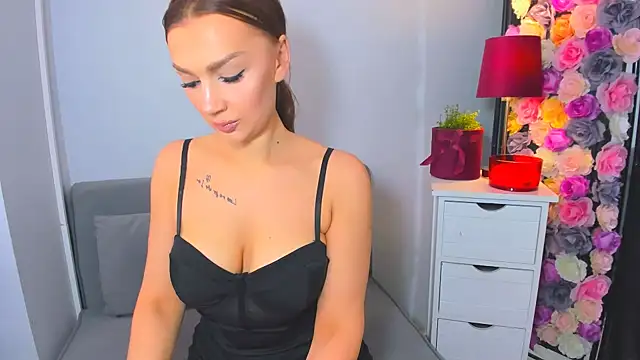 OliviaFantasy online show from November 1, 11:59 am