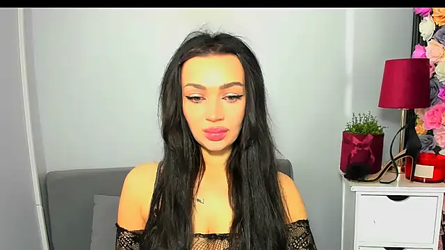 OliviaFantasy online show from April 4, 9:05 am