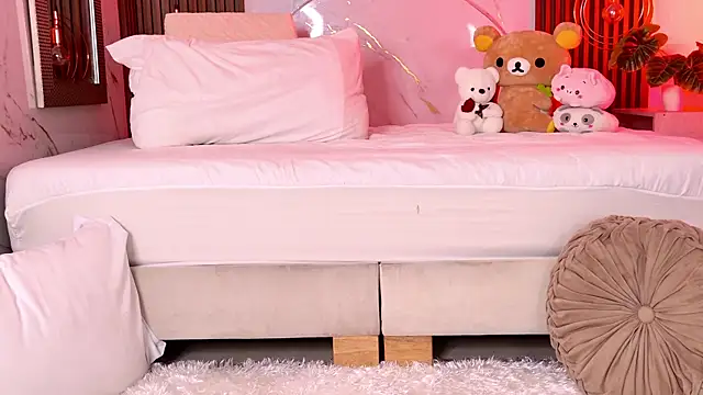 pamelajons  online show from February 14, 1:00 pm