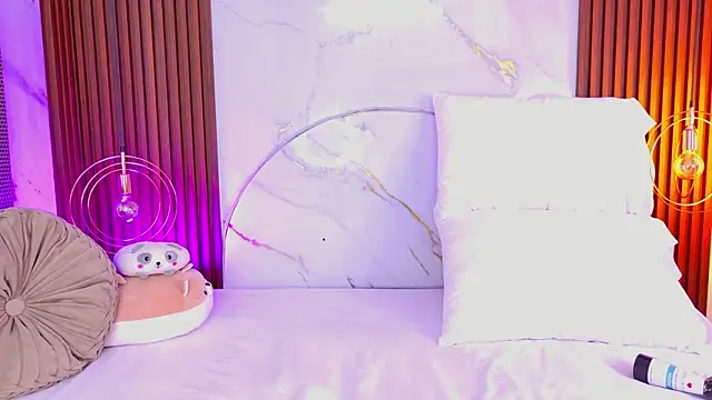 pamelajons  online show from December 17, 12:32 pm