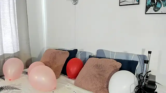 Snapshot of Maia_W10 chatting on March 19, 12:34 pm Maia W10 online show from March 19, 12:34 pm