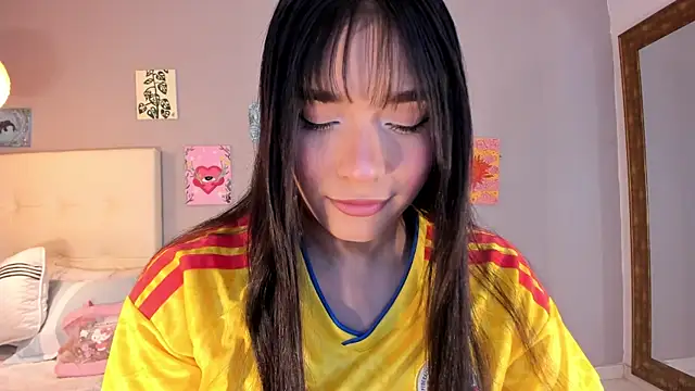 Snapshot of Maia_W10 chatting on June 23, 12:14 pm Maia W10 online show from June 23, 12:14 pm