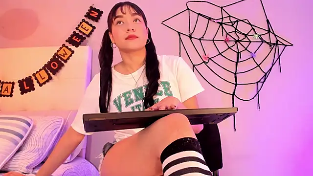 Maia W10 online show from October 30, 12:36 pm