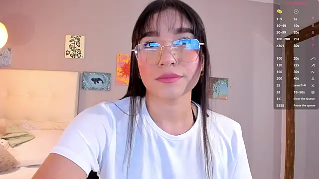 Snapshot of Maia_W10 chatting on May 22, 12:14 pm Maia W10 online show from May 22, 12:14 pm
