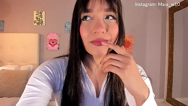 Snapshot of Maia_W10 chatting on June 27, 12:22 pm Maia W10 online show from June 27, 12:22 pm