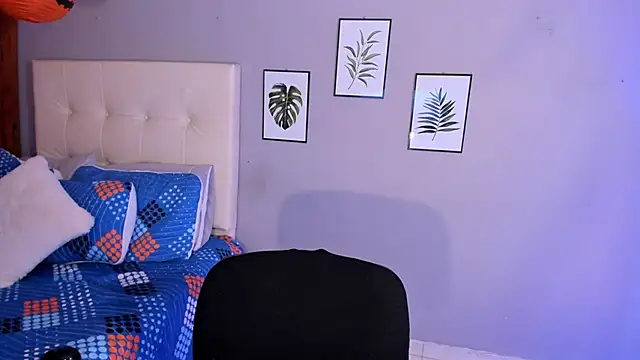 Maia W10 online show from November 5, 12:19 pm