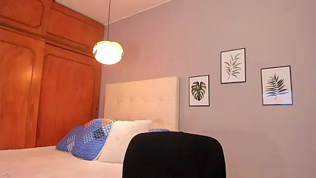 Maia W10 online show from November 12, 12:20 pm