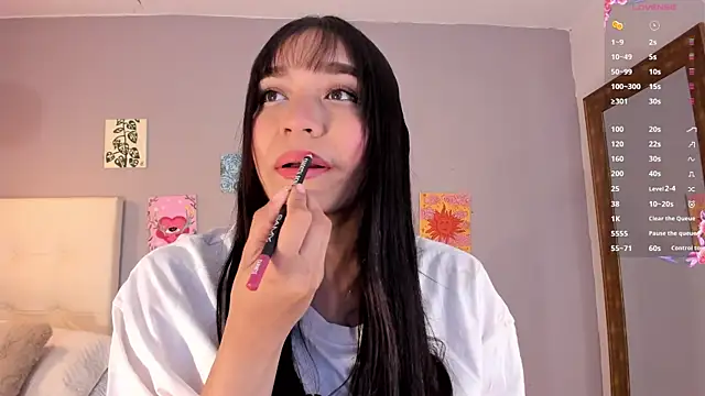 Snapshot of Maia_W10 chatting on June 10, 12:28 pm Maia W10 online show from June 10, 12:28 pm