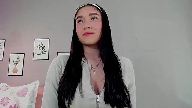 Snapshot of Maia_W10 chatting on October 6, 12:28 pm Maia W10 online show from October 6, 12:28 pm