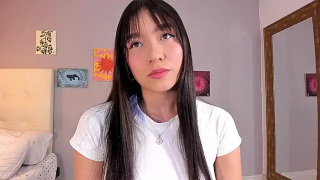 Snapshot of Maia_W10 chatting on May 29, 12:11 pm Maia W10 online show from May 29, 12:11 pm