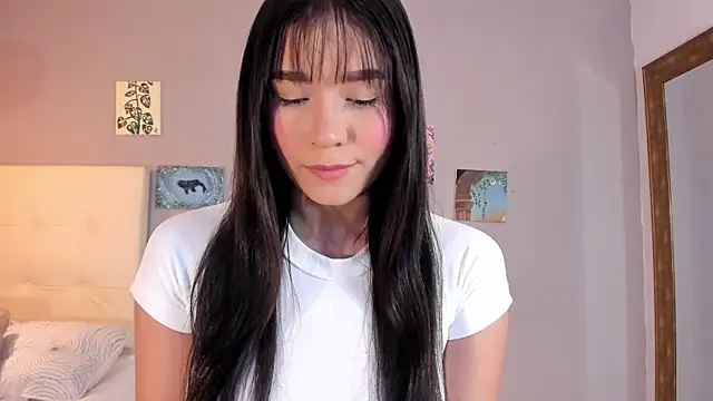 Snapshot of Maia_W10 chatting on May 20, 12:13 pm Maia W10 online show from May 20, 12:13 pm