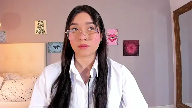 Snapshot of Maia_W10 chatting on May 26, 12:14 pm Maia W10 online show from May 26, 12:14 pm
