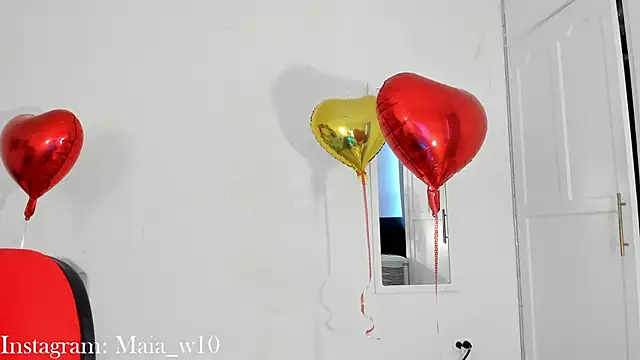 Snapshot of Maia_W10 chatting on February 26, 12:49 pm Maia W10 online show from February 26, 12:49 pm