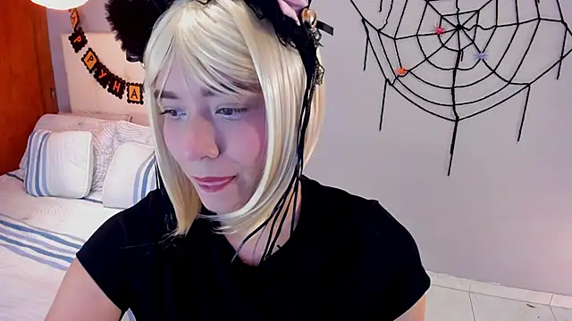 Maia W10 online show from October 27, 12:28 pm