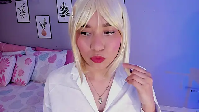 Snapshot of Maia_W10 chatting on October 10, 12:39 pm Maia W10 online show from October 10, 12:39 pm