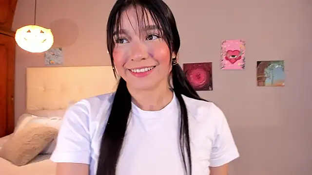 Snapshot of Maia_W10 chatting on April 28, 12:09 pm Maia W10 online show from April 28, 12:09 pm