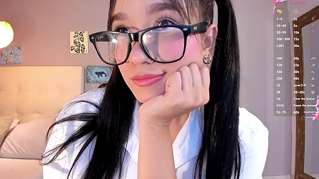 Snapshot of Maia_W10 chatting on May 12, 12:22 pm Maia W10 online show from May 12, 12:22 pm