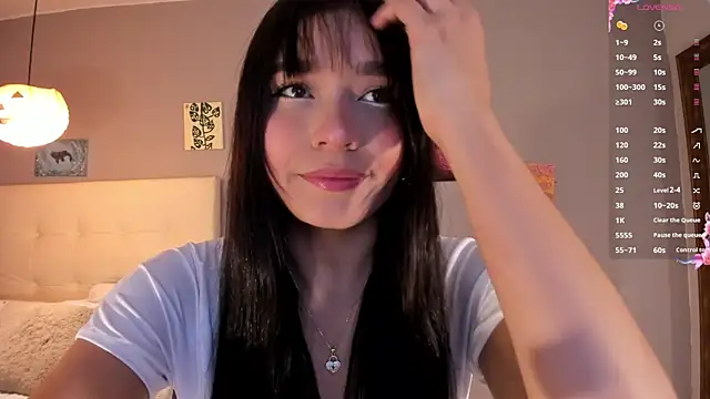Snapshot of Maia_W10 chatting on June 4, 12:32 pm Maia W10 online show from June 4, 12:32 pm