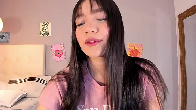 Snapshot of Maia_W10 chatting on July 4, 12:32 pm Maia W10 online show from July 4, 12:32 pm