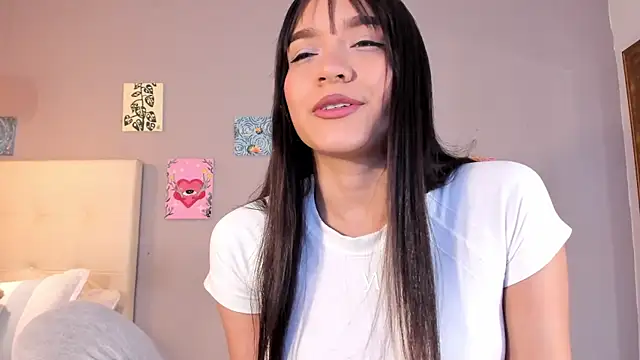 Snapshot of Maia_W10 chatting on June 28, 3:29 pm Maia W10 online show from June 28, 3:29 pm