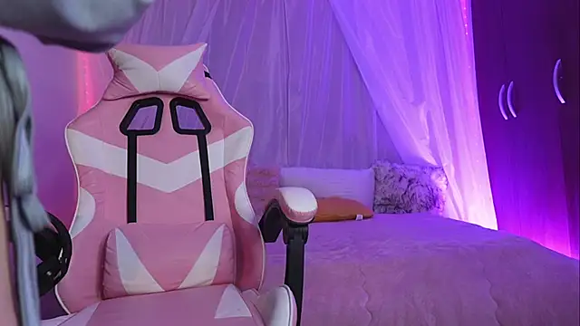 Lilou albrecht online show from April 9, 5:08 pm