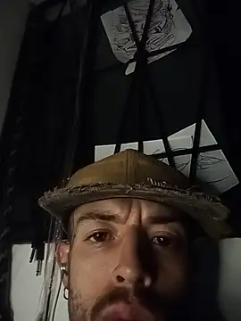 Snapshot of Aaronkiller chatting on June 28, 4:19 am Aaronkiller online show from June 28, 4:19 am