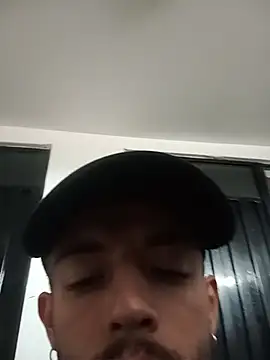 Snapshot of Aaronkiller chatting on June 27, 4:13 pm Aaronkiller online show from June 27, 4:13 pm