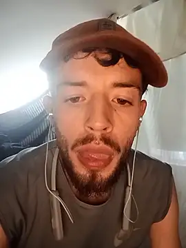 Snapshot of Aaronkiller chatting on June 7, 9:53 pm Aaronkiller online show from June 7, 9:53 pm