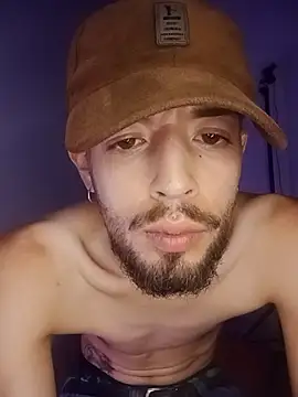 Snapshot of Aaronkiller chatting on July 7, 2:36 am Aaronkiller online show from July 7, 2:36 am