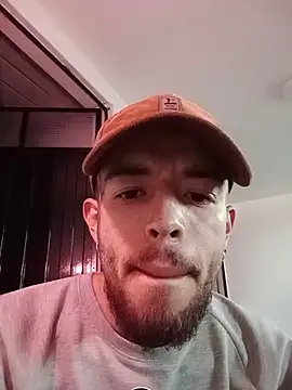 Snapshot of Aaronkiller chatting on July 7, 10:24 pm Aaronkiller online show from July 7, 10:24 pm