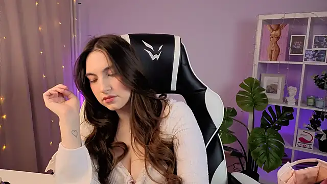 Snapshot of MelissaLovvv chatting on February 15, 7:51 am MelissaLovvv online show from February 15, 7:51 am