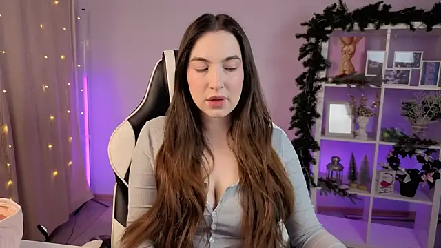 Snapshot of MelissaLovvv chatting on February 13, 3:39 am MelissaLovvv online show from February 13, 3:39 am