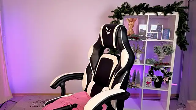 Snapshot of MelissaLovvv chatting on December 17, 6:07 am MelissaLovvv online show from December 17, 6:07 am