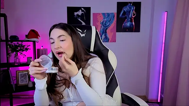 Snapshot of MelissaLovvv chatting on January 11, 5:25 am MelissaLovvv online show from January 11, 5:25 am