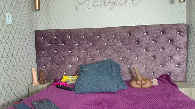 VALENTINA3x online show from April 30, 2:29 am