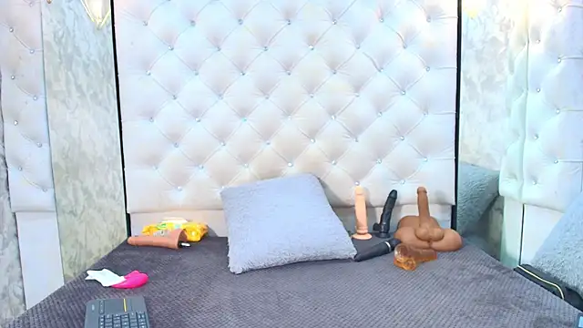 VALENTINA3x online show from March 11, 3:33 am