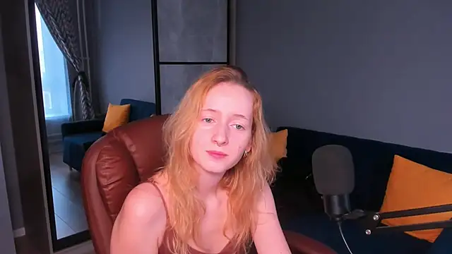 OddlyFamiliar online show from December 20, 11:21 am