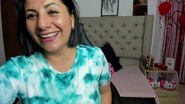 Snapshot of AngeleRoux chatting on March 10, 12:07 am AngeleRoux online show from March 10, 12:07 am