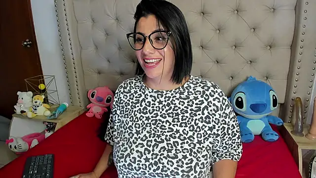 Snapshot of AngeleRoux chatting on March 21, 4:28 am AngeleRoux online show from March 21, 4:28 am