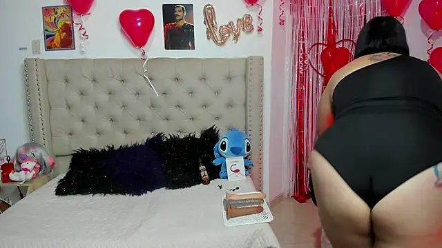 Snapshot of AngeleRoux chatting on February 11, 2:57 am AngeleRoux online show from February 11, 2:57 am