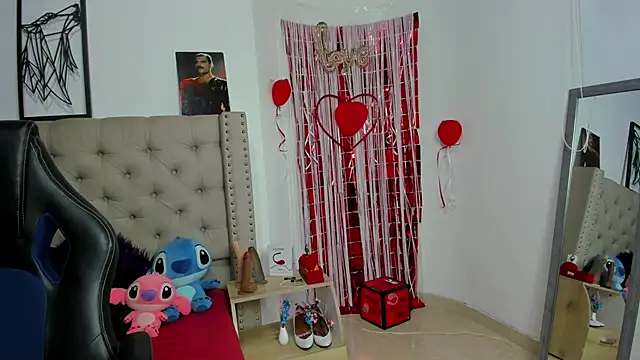 Snapshot of AngeleRoux chatting on March 20, 1:02 am AngeleRoux online show from March 20, 1:02 am