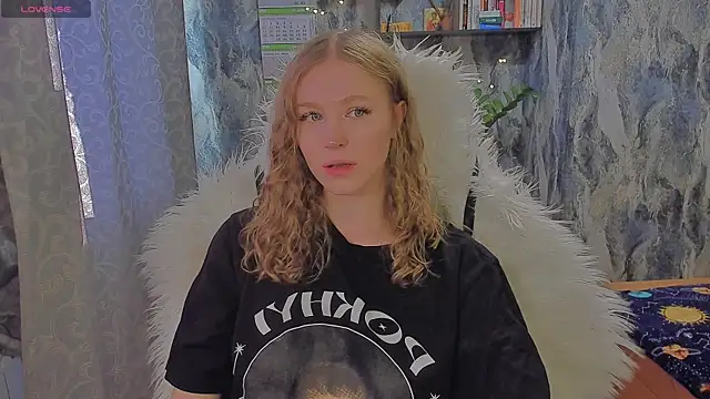 JuxxxsyBunx online show from September 30, 11:16 am