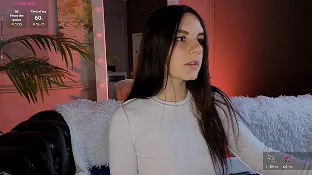 Kelly Woods online show from November 12, 3:27 pm