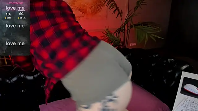 Kelly Woods online show from February 27, 3:48 pm