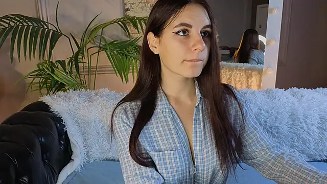 Kelly Woods online show from October 4, 10:17 am