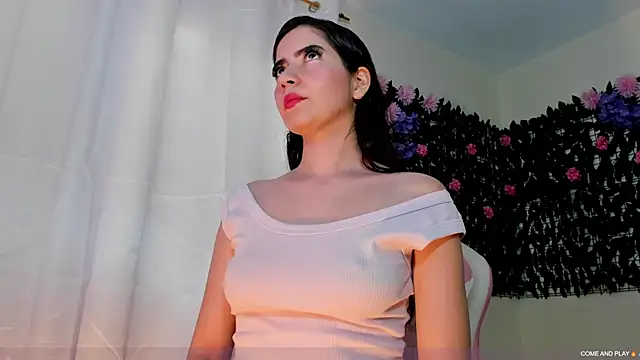 sweetieandjuicyy online show from April 10, 6:04 pm